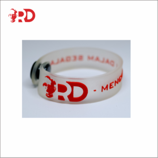 Gelang: Mencintai Dalam Segala